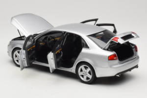 Audi A4 B7 Ezüst Minichamps 1:18 100014402 Fém – 5. kép a 8-ből