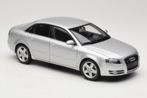 Audi A4 B7 Ezüst Minichamps 1:18 100014402 Fém – 6. kép a 8-ből