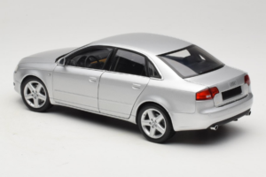 Audi A4 B7 Ezüst Minichamps 1:18 100014402 Fém – 7. kép a 8-ből