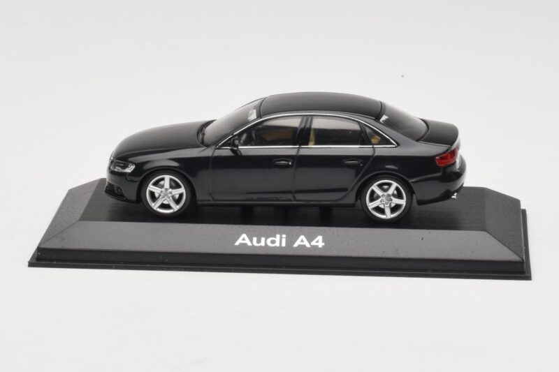 Audi A4 B8 3.2 Quattro Phantom Black Minichamps 1:43 5010704133 Fém