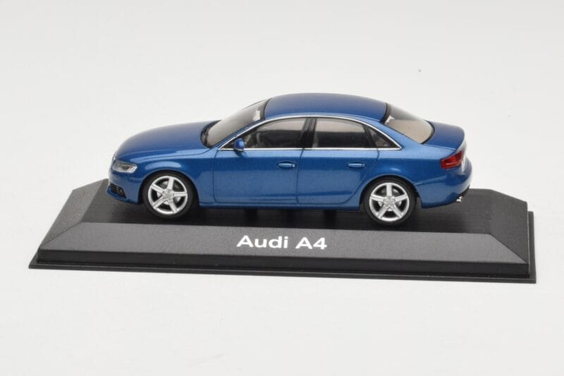 Audi A4 B8 3.2 Quattro Aruba Blue Minichamps 1:43 5010704123 Fém