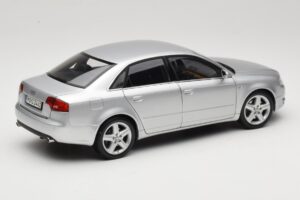 Audi A4 B8 3.2 Quattro Ezüst Minichamps 1:18 5010404115 Fém – 3. kép a 8-ből