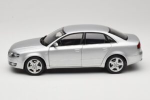 Audi A4 B8 3.2 Quattro Ezüst Minichamps 1:18 5010404115 Fém – 4. kép a 8-ből