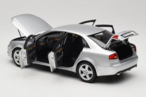 Audi A4 B8 3.2 Quattro Ezüst Minichamps 1:18 5010404115 Fém – 5. kép a 8-ből