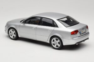 Audi A4 B8 3.2 Quattro Ezüst Minichamps 1:18 5010404115 Fém – 7. kép a 8-ből