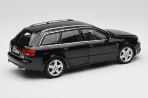 Audi A4 B8 Avant 3.2 Quattro Fekete Minichamps 1:18 5010404225 Fém – 3. kép a 8-ből