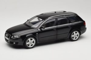 Audi A4 B8 Avant 3.2 Quattro Fekete Minichamps 1:18 5010404225 Fém