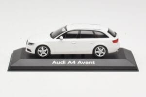 Audi A4 B8 Avant Ibis White Minichamps 1:43 5010804213 Fém