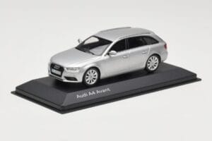 Audi A4 B8 Avant Ice Silver Minichamps 1:43 5011204213 Fém – 2. kép a 4-ből
