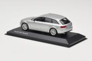 Audi A4 B8 Avant Ice Silver Minichamps 1:43 5011204213 Fém – 3. kép a 4-ből