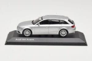 Audi A4 B8 Avant Ice Silver Minichamps 1:43 5011204213 Fém