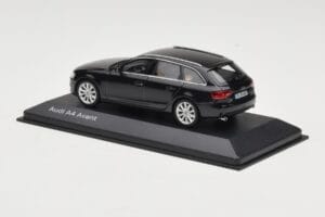 Audi A4 B8 Avant Phantom Black Minichamps 1:43 5011204223 Fém – 3. kép a 4-ből