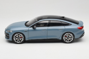 Audi A5L Sportback Kékes Szürke OEM 1:18 ZAM60004B Fém – 4. kép a 8-ből