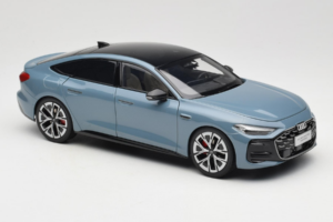 Audi A5L Sportback Kékes Szürke OEM 1:18 ZAM60004B Fém – 6. kép a 8-ből