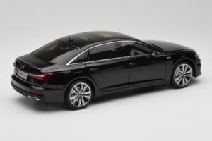 Audi A6L C8 Fekete Paudi Model 1:18 42499 Fém – 3. kép a 8-ből