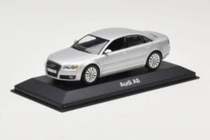Audi A8 D3 Világos Ezüst Minichamps 1:43 5010508113 Fém – 2. kép a 4-ből