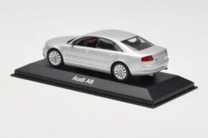 Audi A8 D3 Világos Ezüst Minichamps 1:43 5010508113 Fém – 3. kép a 4-ből