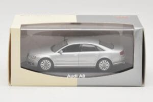 Audi A8 D3 Világos Ezüst Minichamps 1:43 5010508113 Fém – 4. kép a 4-ből