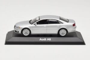 Audi A8 D3 Világos Ezüst Minichamps 1:43 Audi A8 D3 Világos Ezüst Minichamps 1:43 5010508113 Fém
