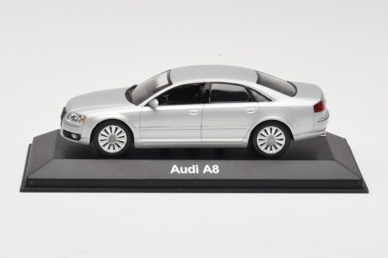 Audi A8 D3 Világos Ezüst Minichamps 1:43 5010508113 Fém