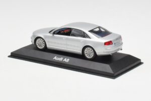Audi A8 D3 Ezüst Minichamps 1:43 20000001386001 Fém – 3. kép a 4-ből