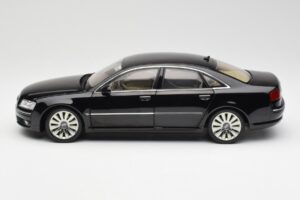Audi A8 D3 W12 Fekete Kyosho 1:18 09212BK Fém – 4. kép a 8-ből