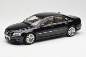 Audi A8 D3 W12 Fekete Kyosho 1:18 09212BK Fém