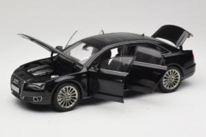Audi A8L D3 W12 Phantom Black Kyosho 1:18 5011008125 Fém – 2. kép a 8-ből