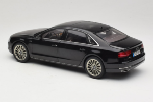 Audi A8L D3 W12 Phantom Black Kyosho 1:18 5011008125 Fém – 7. kép a 8-ből