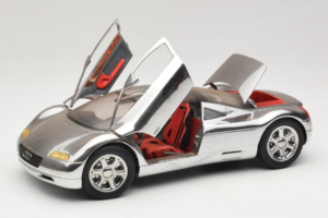 Audi Avus Quattro Chrome Silver Revell 1:18 08913-C1 Fém – 2. kép a 8-ből