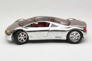 Audi Avus Quattro Chrome Silver Revell 1:18 08913-C1 Fém – 4. kép a 8-ből