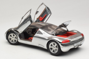 Audi Avus Quattro Chrome Silver Revell 1:18 08913-C1 Fém – 5. kép a 8-ből
