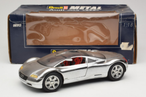Audi Avus Quattro Chrome Silver Revell 1:18 08913-C1 Fém – 8. kép a 8-ből