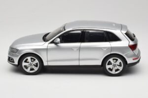 Audi Q5 8R Ice Silver Kyosho 1:18 09242IS Fém – 4. kép a 8-ből