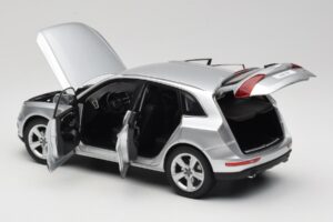 Audi Q5 8R Ice Silver Kyosho 1:18 09242IS Fém – 5. kép a 8-ből