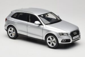 Audi Q5 8R Ice Silver Kyosho 1:18 09242IS Fém – 6. kép a 8-ből