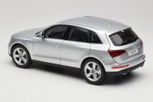 Audi Q5 8R Ice Silver Kyosho 1:18 09242IS Fém – 7. kép a 8-ből