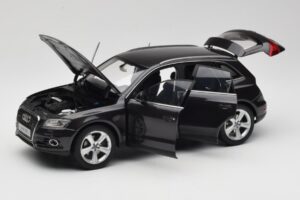 Audi Q5 8R Lava Grey Kyosho 1:18 09242LG Fém – 2. kép a 8-ből