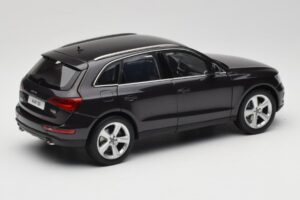 Audi Q5 8R Lava Grey Kyosho 1:18 09242LG Fém – 3. kép a 8-ből