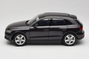 Audi Q5 8R Lava Grey Kyosho 1:18 09242LG Fém – 4. kép a 8-ből