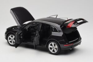 Audi Q5 8R Lava Grey Kyosho 1:18 09242LG Fém – 5. kép a 8-ből