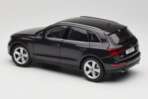 Audi Q5 8R Lava Grey Kyosho 1:18 09242LG Fém – 7. kép a 8-ből