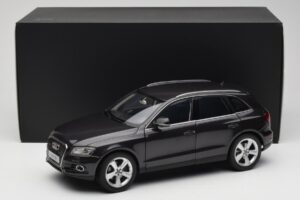 Audi Q5 8R Lava Grey Kyosho 1:18 09242LG Fém – 8. kép a 8-ből