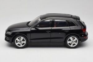 Audi Q5 8R Phantom Black Kyosho 1:18 09242BK Fém – 4. kép a 8-ből