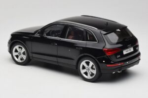 Audi Q5 8R Phantom Black Kyosho 1:18 09242BK Fém – 7. kép a 8-ből