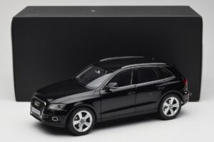 Audi Q5 8R Phantom Black Kyosho 1:18 09242BK Fém – 8. kép a 8-ből