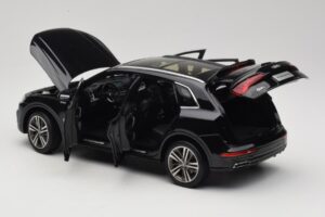 Audi Q5L FY Fekete Paudi Model 1:18 26732 Fém – 5. kép a 8-ből