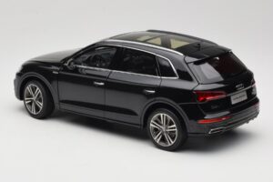 Audi Q5L FY Fekete Paudi Model 1:18 26732 Fém – 7. kép a 8-ből