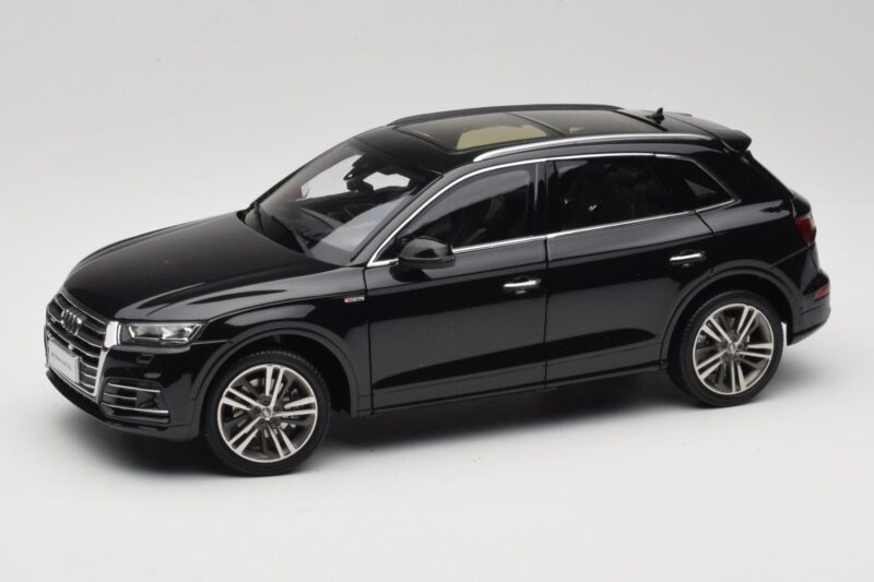 Audi Q5L FY Fekete Paudi Model 1:18 26732 Fém