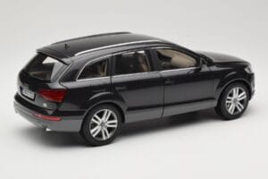 Audi Q7 4L Lava Grey Minichamps 1:18 5010507625 Fém – 3. kép a 8-ből